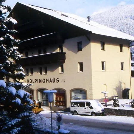 Kolpinghaus ホテル *